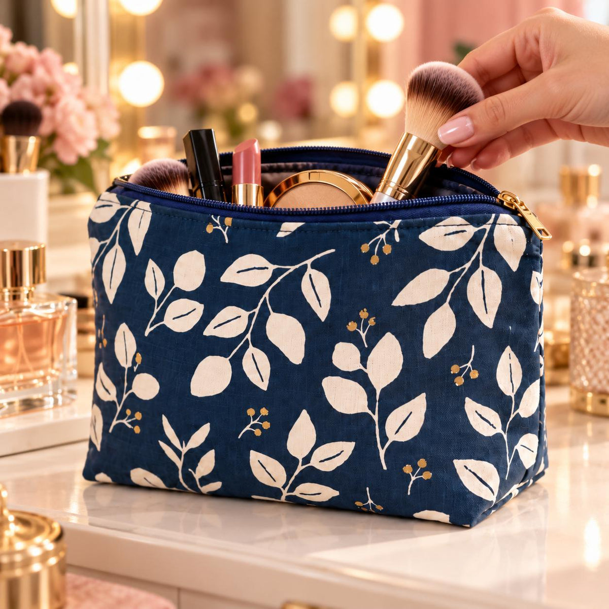 Flat-bottom makeup bag sewing pattern